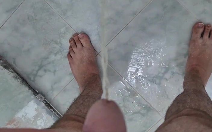 Lk dick: Pissing in the Shower Alone