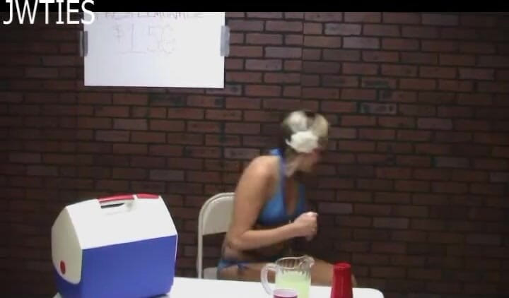 JW Ties Bondage And Fetish: Eine Limonade-Steuer?