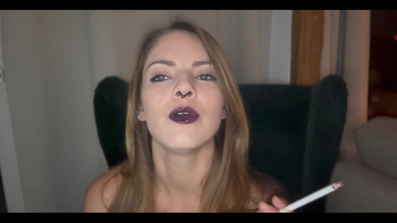 Naughty Natascha: Kouření sexy