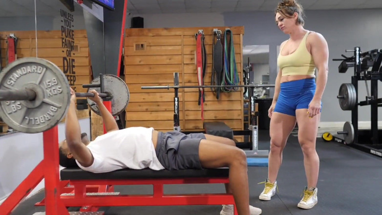 Darrenblazeent: Dándole a mi instructor de fitness una preñada de bbc...