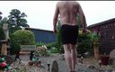 Carmen_Nylonjunge: 前庭の太った男1、水泳パンツ