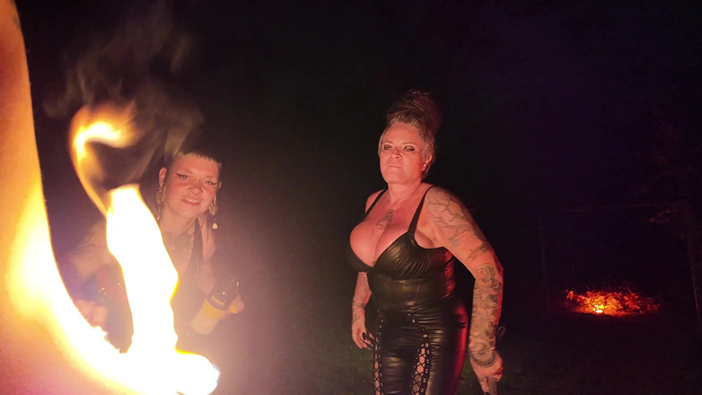 Domina Dark: Огненная дышащая