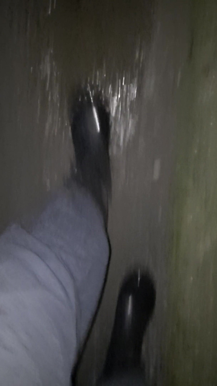 SinDee: Rubberboots walking