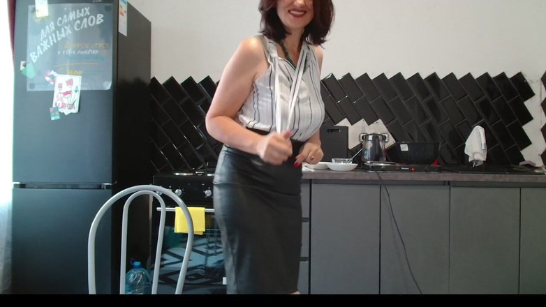 AngelaMilf: Shake Your Butt in the Kitchen While Cooking