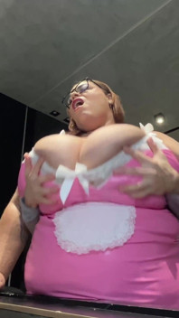 Angel bBW mit ihren massiven titten mit nadeln bedeckt
