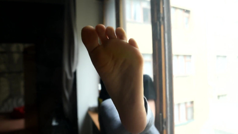 Czech Soles - foot fetish content: Lynn's Sexy Soles Pressing Against Glass