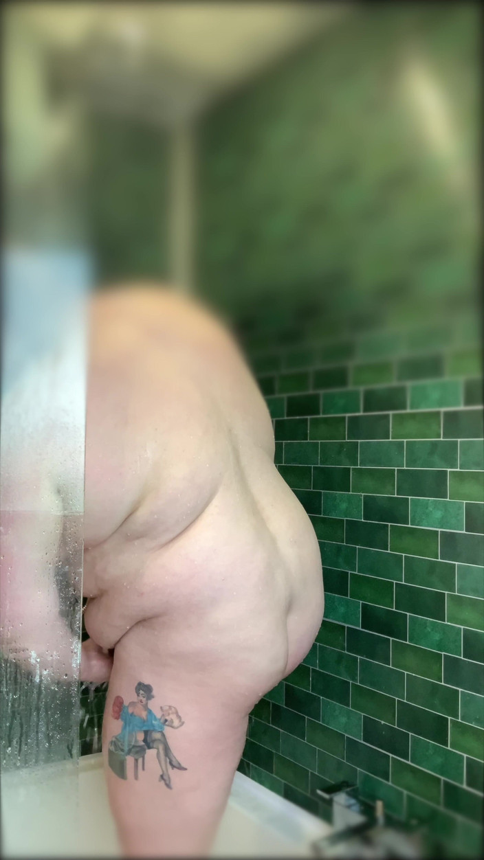 barefootongrass: Morning Shower