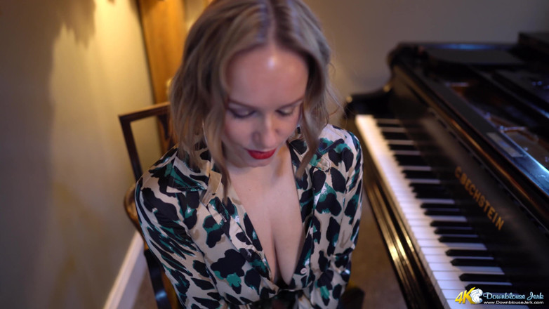 DownblouseJerk: Ashley Rider - I Never Wear a Bra!