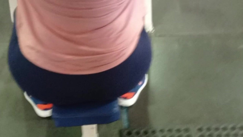 BigassMILF40: O invit pe fundul mare de la sală după rutina...