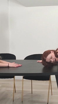 Échangistes. Un Gangbang De Quatre Personnes. Deux Couples Mariés Échangent Des Partenaires.