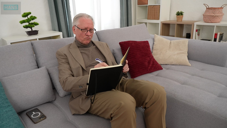 Hans The Horny Grandpa: Skandal! Pelajar Mengongkek Profesornya Untuk Gred A