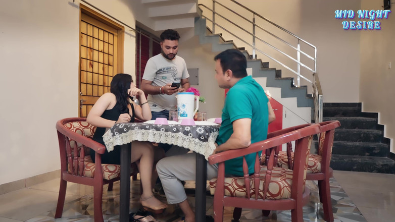 Midnight desire: 美しい隣人が夜遅くに訪れ、物事がめちゃくちゃになるフルビデオ