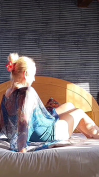 セレナの金滴、ポージング、セックスゲームをカムで
