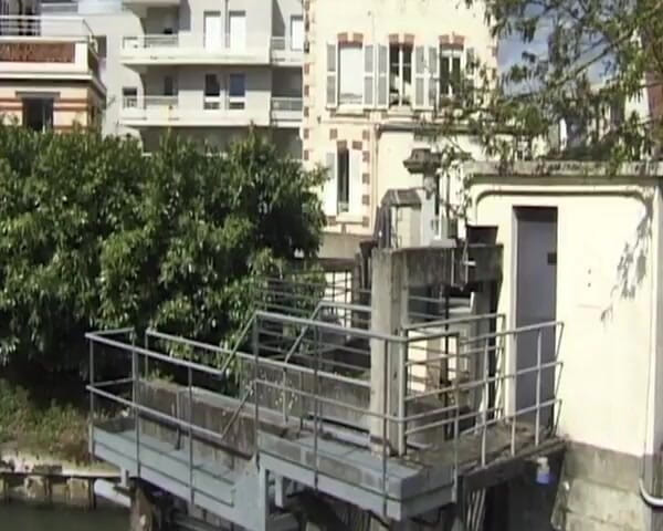 Monde Francais: अश्लील फ्रेंच चूस रही हैं और एक दूसरे की जरूरतों को खुश कर रही हैं