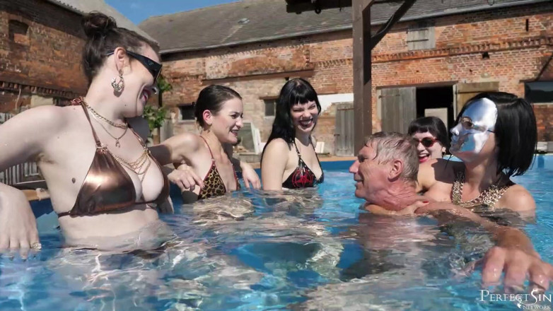 Perfect Sin Network: Festa in piscina