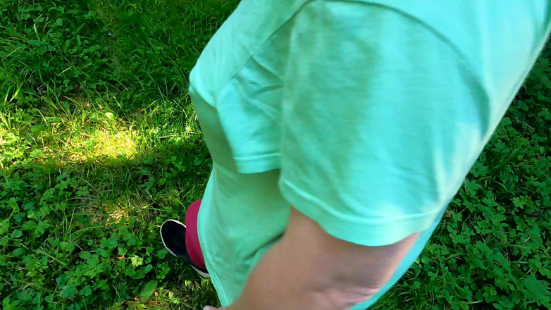 Bouncy Tits Action: 田舎で胸を打ち砕く