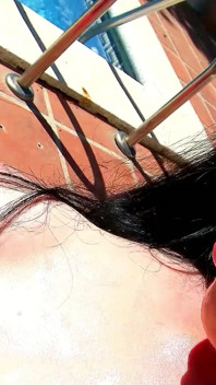 Poolboy fucks角質熟女アマデアとコンドーム屋外