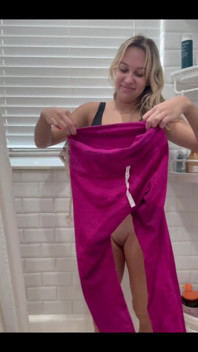 Peeing Myself in My Pink Lululemon Leggings!