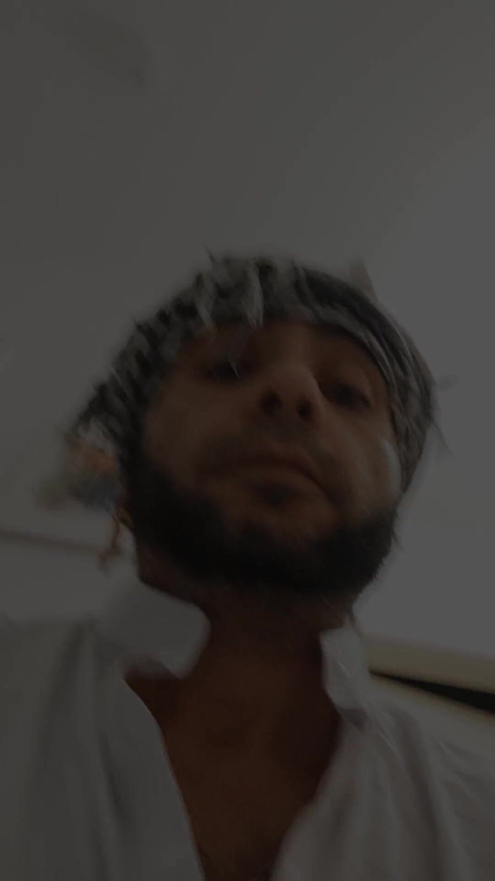 SmokedAlloy2: 在制作中，饥渴的 dj-bro 打扮得像一个变态的阿富汗人