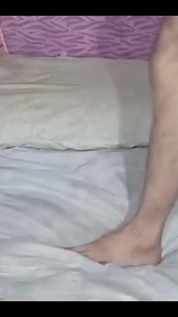 Anální trojka, drsné hardcore šukání mezi Netu a manžílkem a Sarou dostala velký péro do její těsné kundičky během skutečného XXX Desi Zezadu