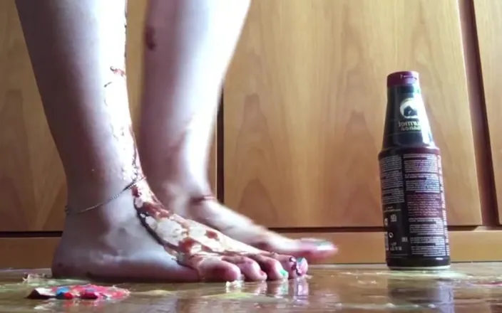 Niki studio: Sexy High Heels Crushing Egg