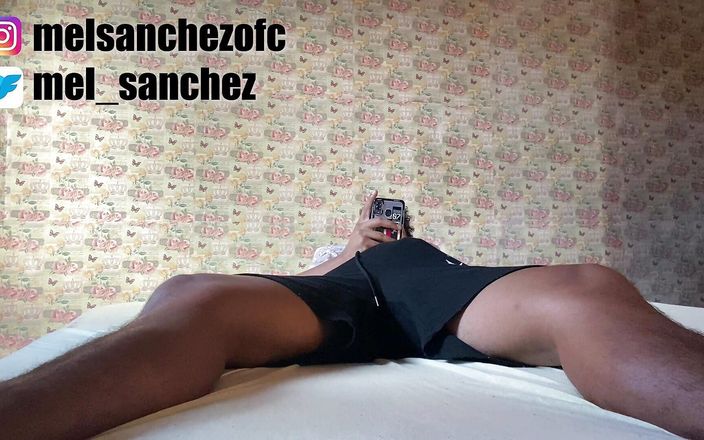Mel Sanchez: ステシスターは私がポルノを見ている間に私の部屋を訪れ、その瞬間を楽しみました