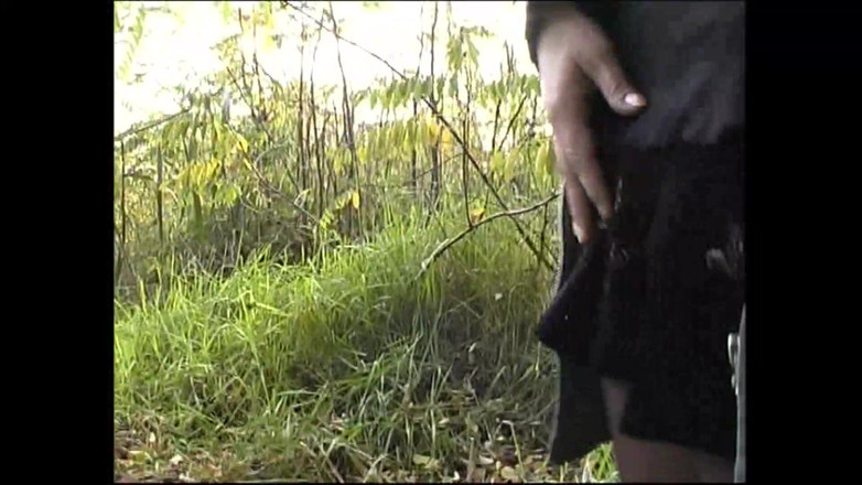 Fetish Desire: Горячая зрелая милфа мастурбирует свою волосатую киску дилдо в машине в любительском видео и становится мокрой