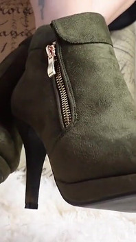 私はブーティーが私の小柄なサイズ6フィートに見える方法が大好きですね。私はあなたが知っている、あなたは完全に戦利品に夢中になっている