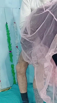 La sposa indiana si è fatta scopare il primo sesso nella notte del sesso con lo sposo indiano che scopa la sposa del villaggio indiano