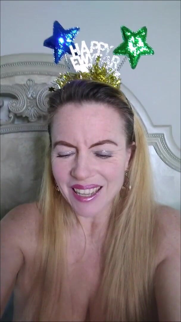 Nikki Nevada: Nikki è pronta ad accogliere nel 2021 (video del cellulare)