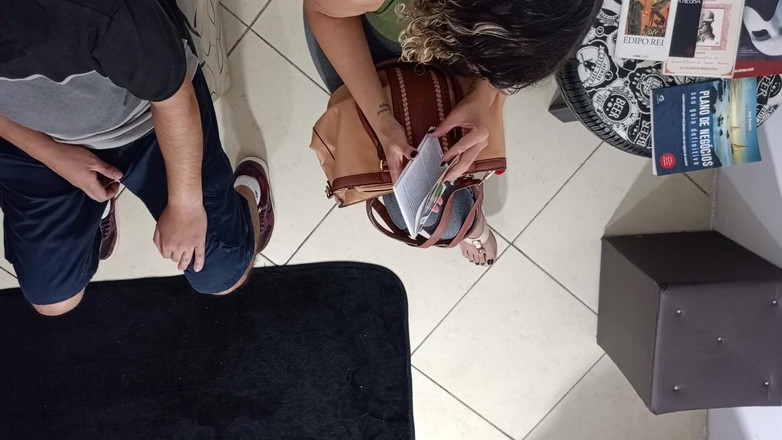 Victor SweetCoupleStories: 낯선 사람과 대기실에서 뜻밖의 섹스.