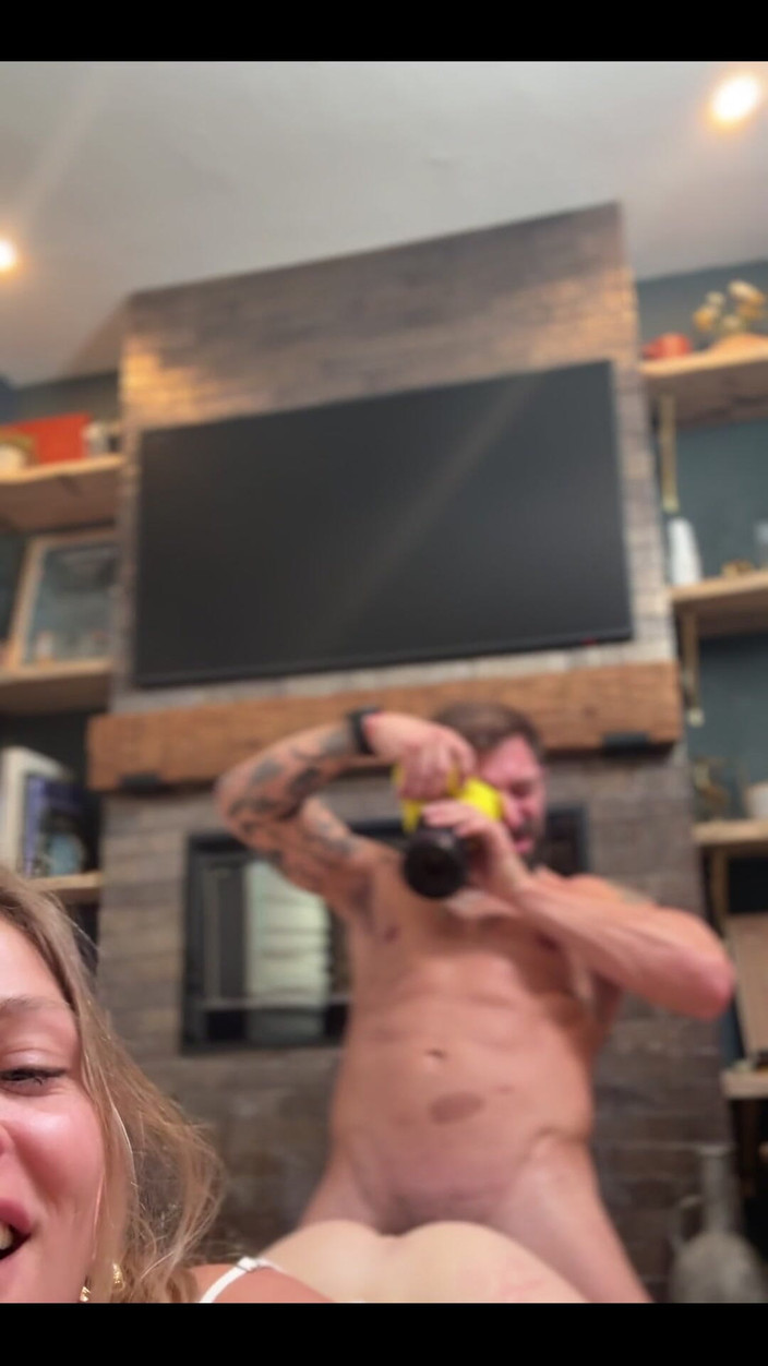 Sammm Next Door: बीजी चुपके से झांकना स्वाइप करने के लिए मुझे नष्ट कर दिया