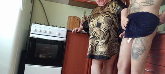 Zona901: milf masturba meu pau antes do almoço