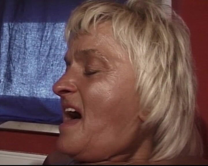 BB Video - Vintage Story: Nenek jerman amatir dengan memek berbulu lagi asik seks threesome...