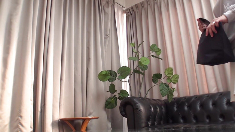 MBM3988: P013g02 배다른 아들 교사의 마초 남자와 불륜하는 유부녀!