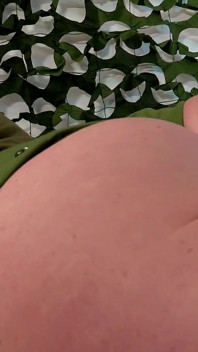 Máy bay bà già vú to nóng bỏng holly xx được con cu trắng hung hãn của cô ấy bôi dầu lên cái mông to gợi cảm của cô ấy