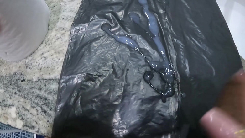 Agatha Lyra: त्वरित और स्वादिष्ट हैंडजॉब।