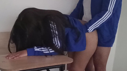 Astrid Cute: Tohle Dělají Skuteční Přátelé, Když Je Třída Prázdná. (část 1)