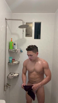 Heißer Philippinischer Twink Wichst in Dampfiger Dusche