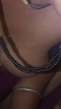 Blowjob von sexy schätzchen, das ihren schwanz von ihrem freund lutscht