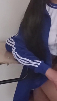 Das machen echte Freunde, wenn das Klassenzimmer leer ist. (teil 1)