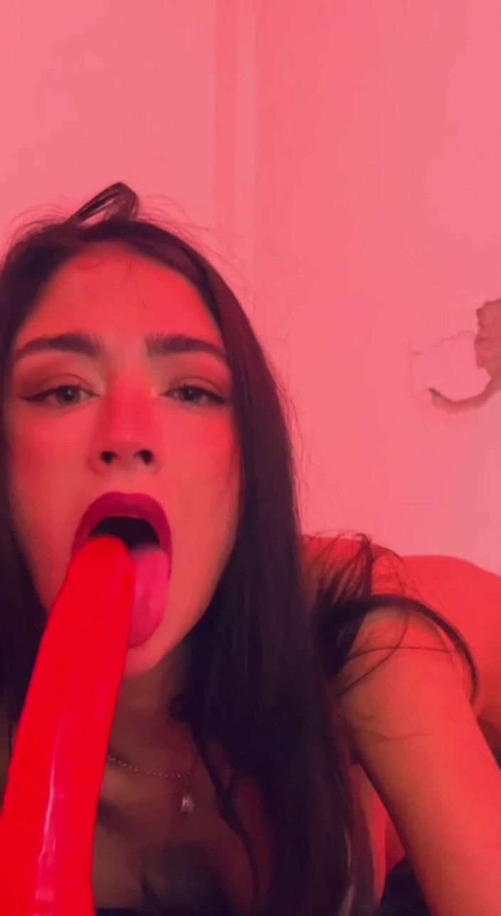 Josefina XOXO: Hluboké hrdlo s mou novou hračkou