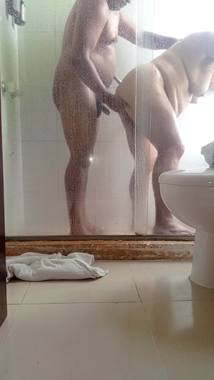 Milfta boohot: Il baise une belle-mère MILF dans les toilettes de l’hôtel