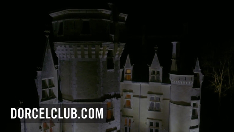 Dorcel Club: Цицькаста мамка пропонує себе 2 чоловікам