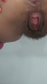 Shaking the Ass with an Exposed Pussy