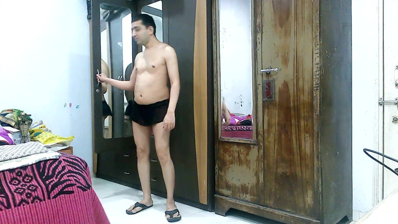 Cute & Nude Crossdresser: छोटी स्कर्ट और क्रॉप टॉप में हॉट और सेक्सी बहन क्रॉसड्रेसर फेमबॉय स्वीट लॉलीपॉप।