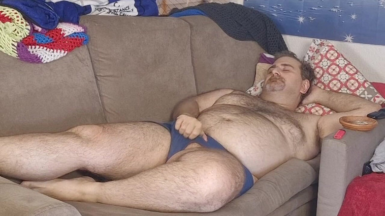 ChubbyDaddyBearLuka: Baculatý táta medvěd nahé špinavé nohy