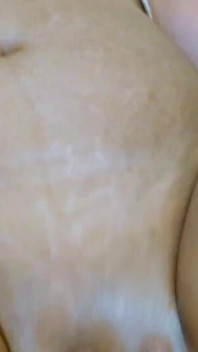 Kåt kund gav oljemassage och knullade Desi Bhabhi helt hårt