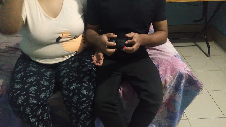 Aria Mia: Adik tiri dientot sama abang tirinya sendiri waktu lagi main...