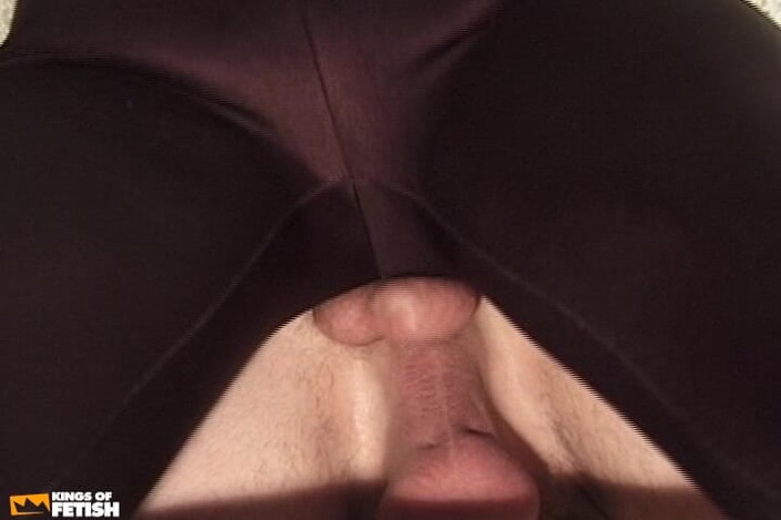 Gay Diaries: Cowok berkacamata ini dicambuk dan dientot habis-habisan sama cowok berkacamata...